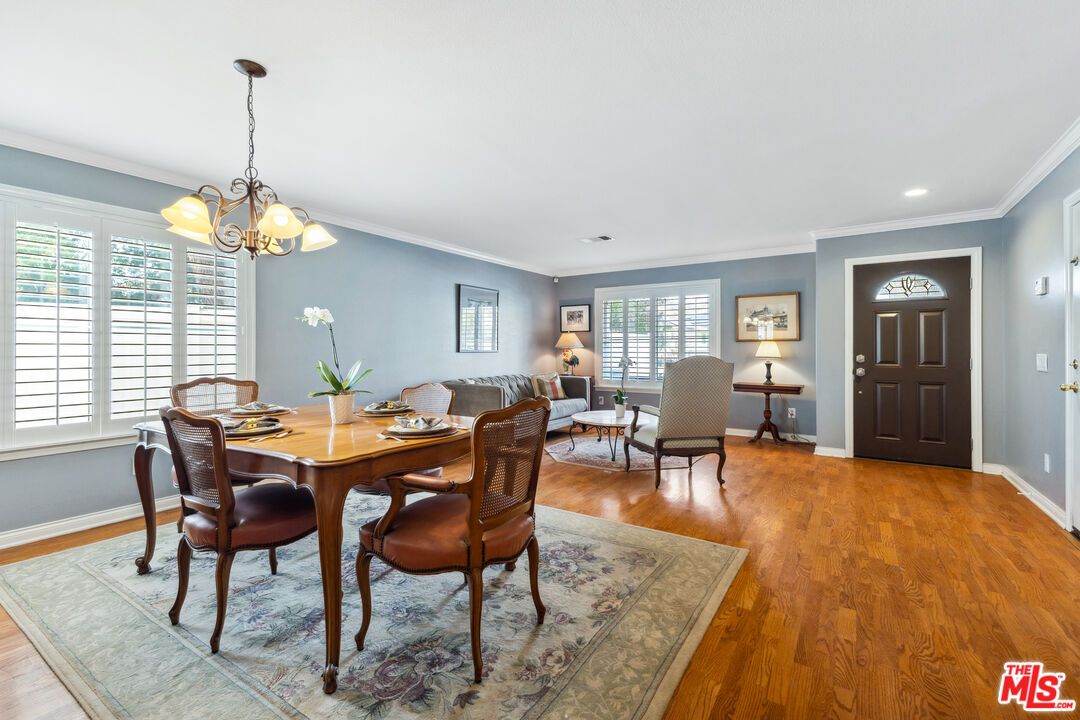 Chandelier, Dining room, Interior, Living room, Recessed Lighting, Wood Texture Flooring