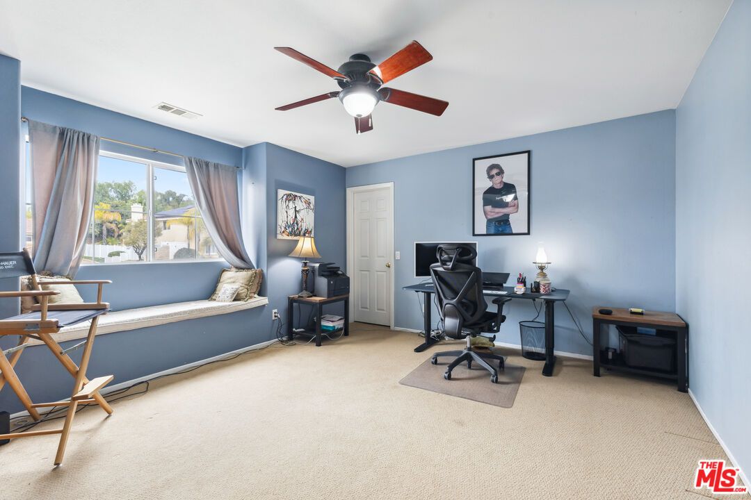 Home Office, Interior