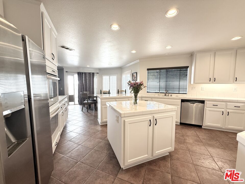 Dining room, Interior, Kitchen, Recessed Lighting, Stainless Steel Appliances