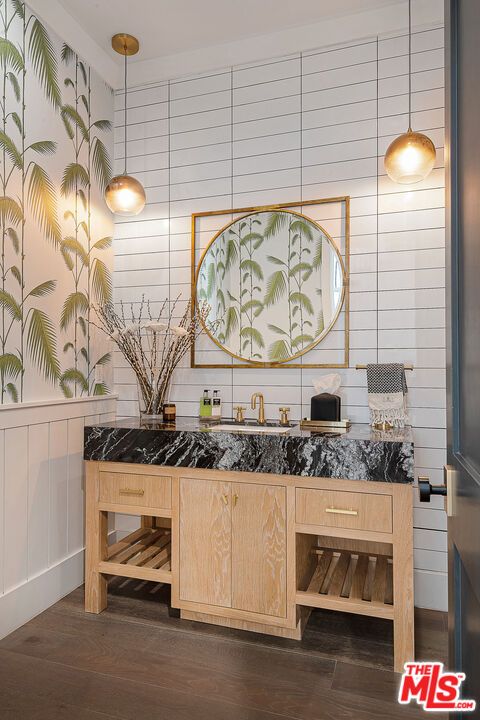 Bathroom, Interior, Pendant Lights, Wood Texture Flooring