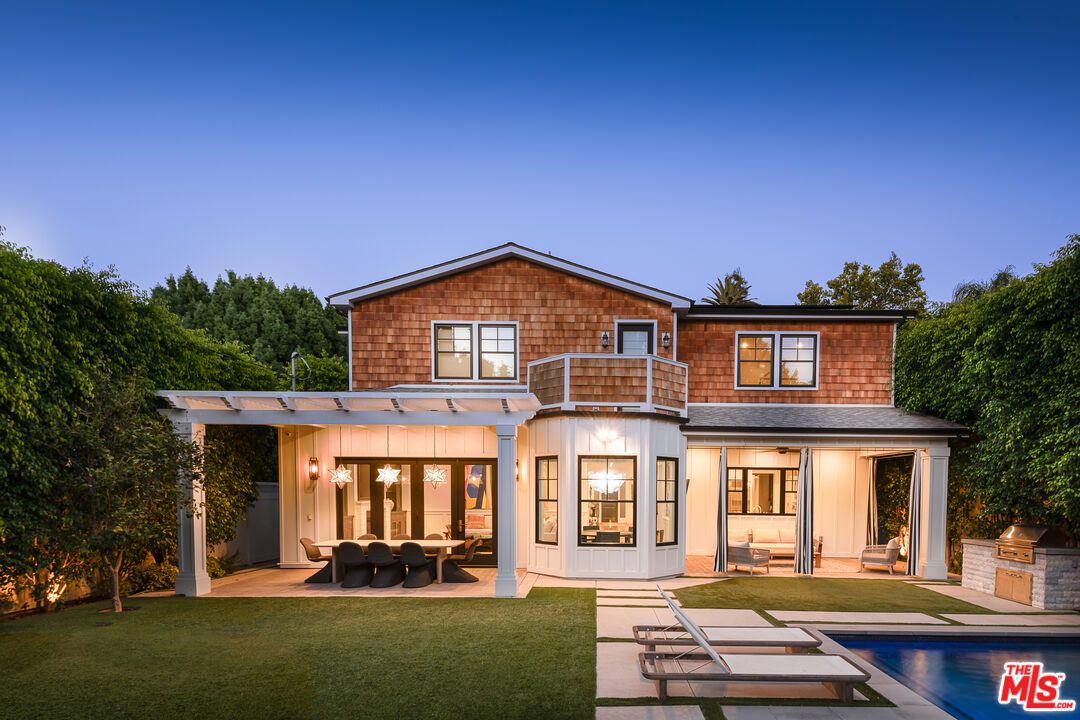 Backyard, Exterior, Pool