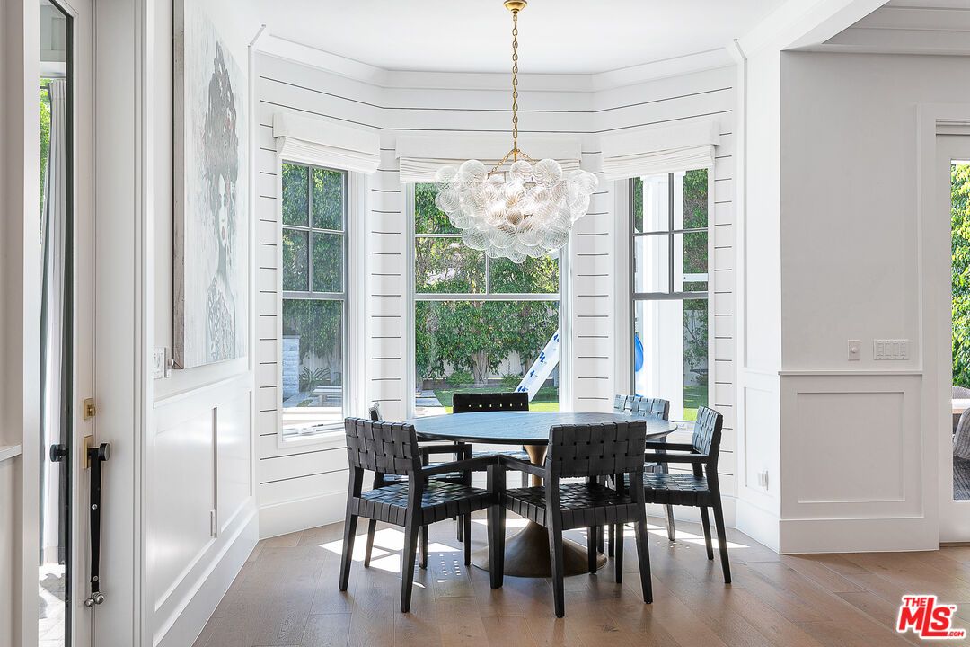 Chandelier, Dining room, Interior, Pendant Lights, Wood Texture Flooring