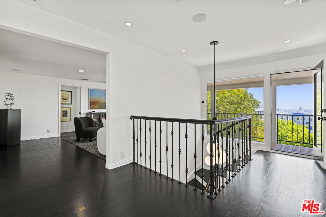 Interior, Pendant Lights, Recessed Lighting, Wood Texture Flooring