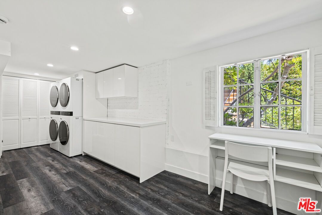 Interior, Recessed Lighting, Utility Closets, Washer, Wood Texture Flooring