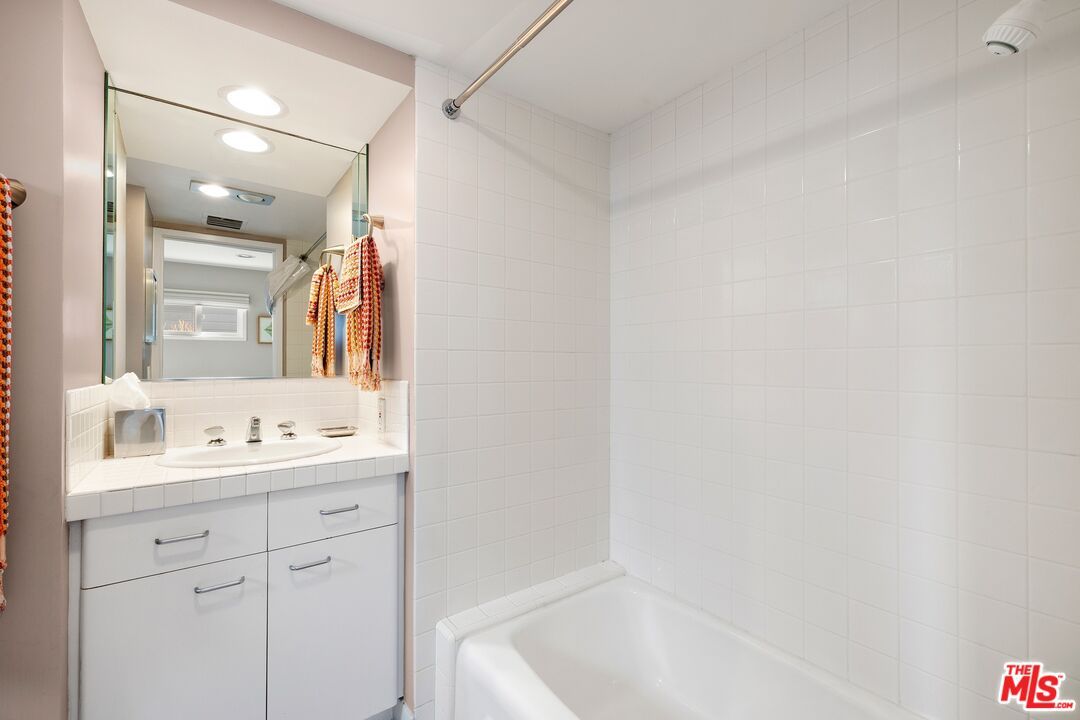Bathroom, Interior, Recessed Lighting, Tile Countertops