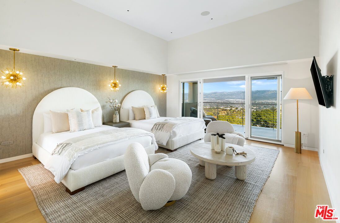 Bedroom, Interior, Pendant Lights, Recessed Lighting, Wood Texture Flooring