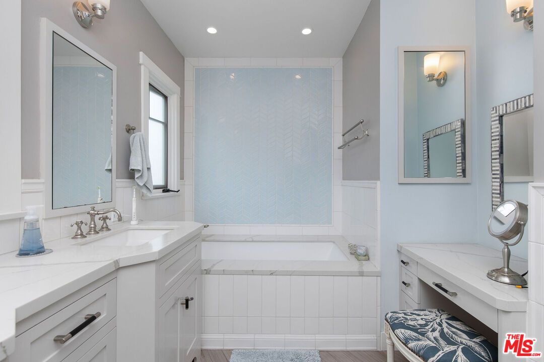 Bathroom, Interior, Recessed Lighting, Wood Texture Flooring