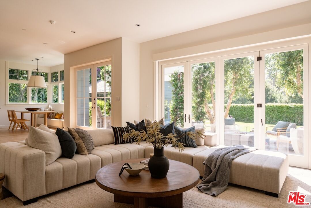 Dining room, Interior, Living room, Pendant Lights, Recessed Lighting