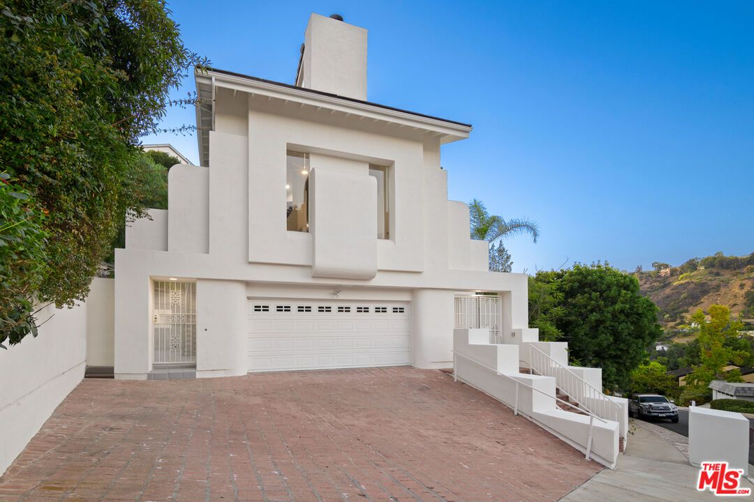 Attached, Exterior, Facade, Modern