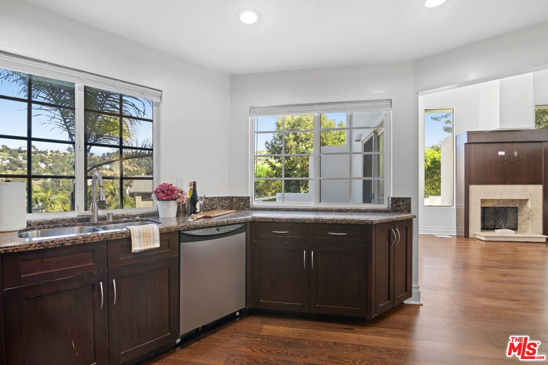 Fireplace, Interior, Kitchen, Recessed Lighting, Wood Texture Flooring