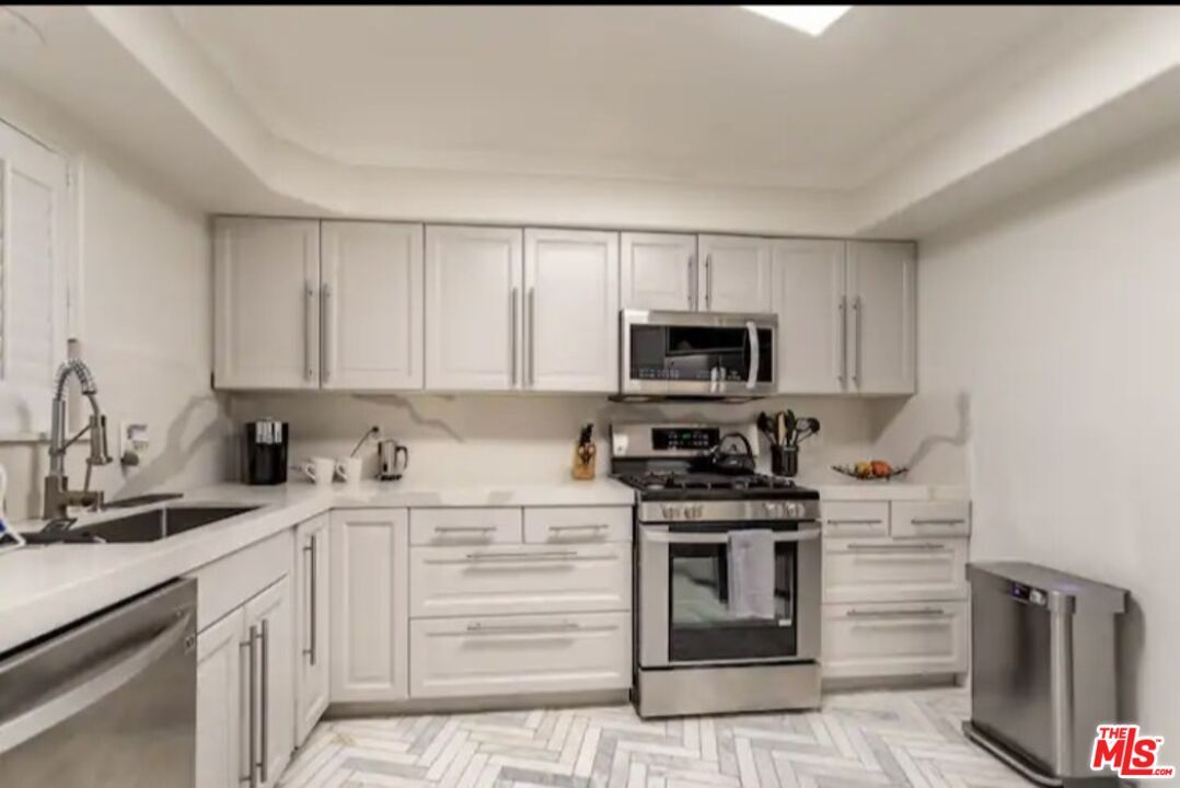 Interior, Kitchen, Stainless Steel Appliances