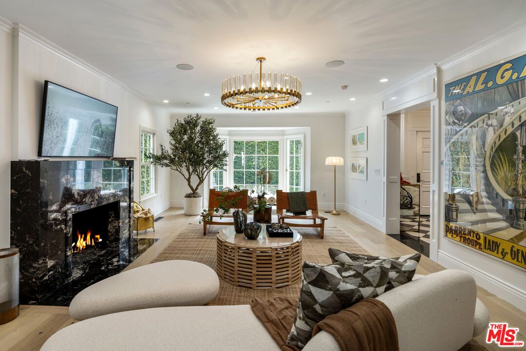 Fireplace, Interior, Living room, Pendant Lights, Recessed Lighting, Wood Texture Flooring