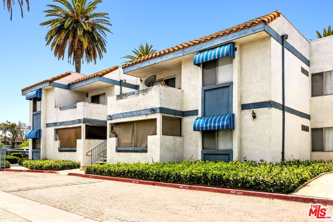 Exterior, Facade, Mediterranean