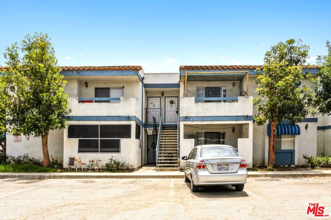 Exterior, Facade, Mediterranean