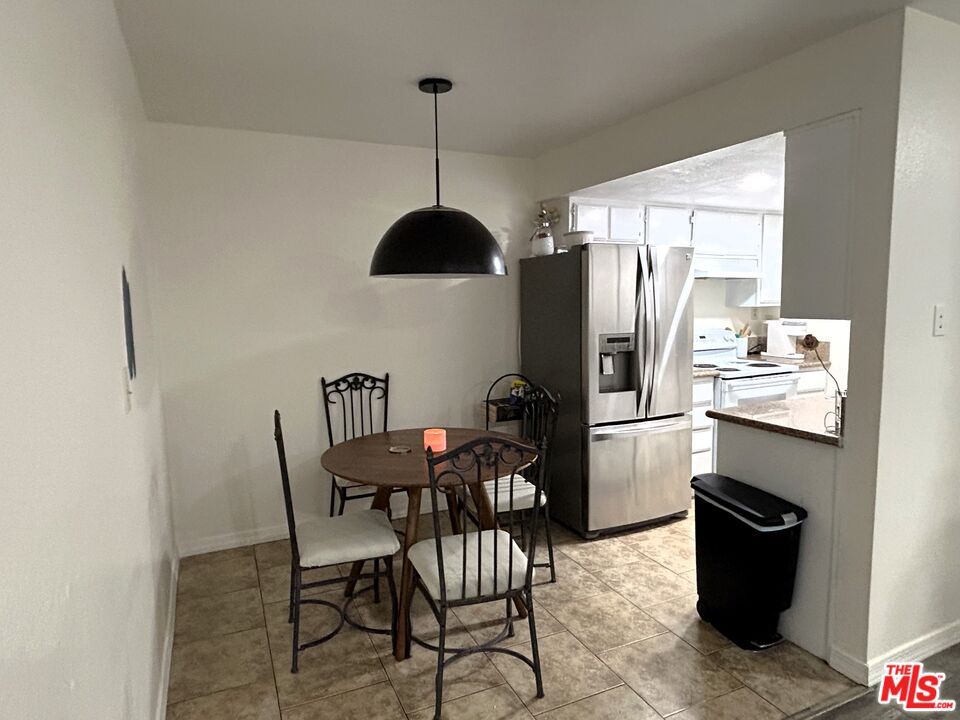 Dining room, Interior, Kitchen, Pendant Lights, Stainless Steel Appliances