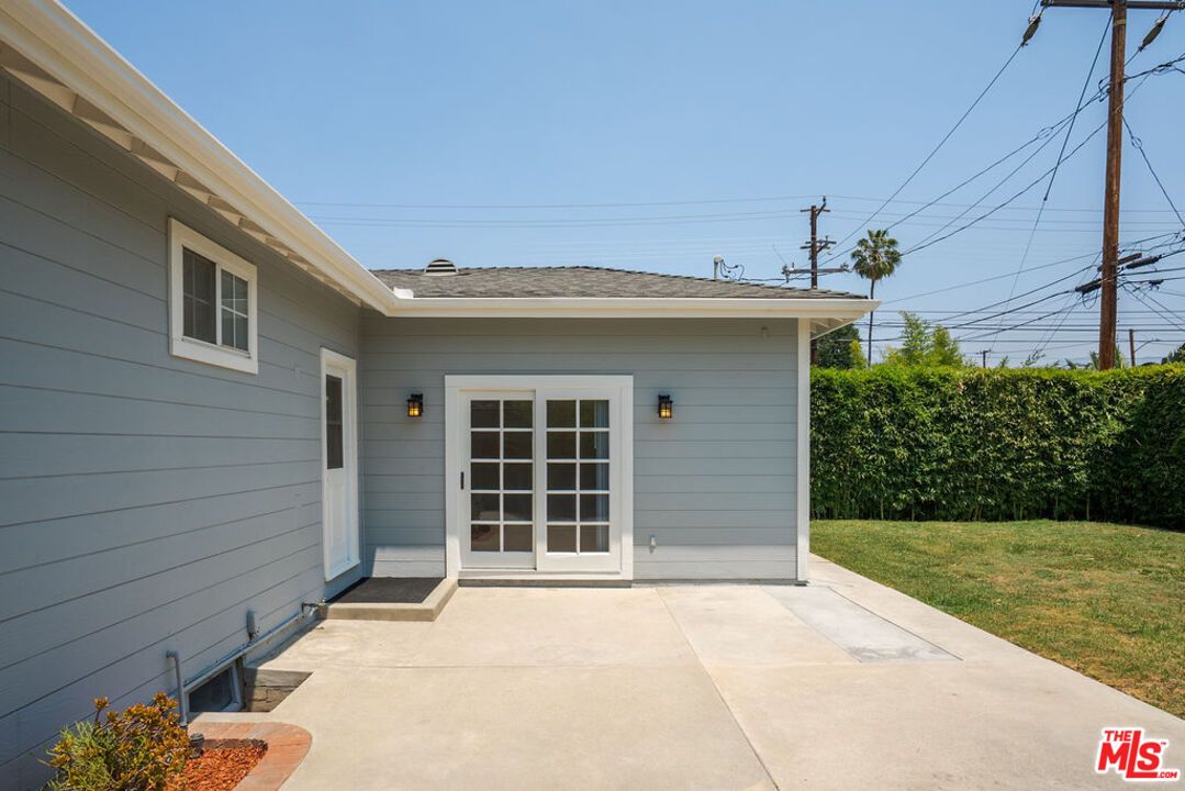 Backyard, Exterior