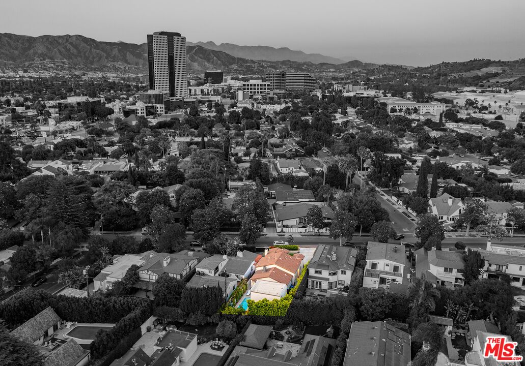 Exterior, Drone