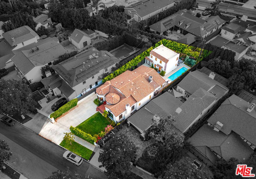 Exterior, Drone