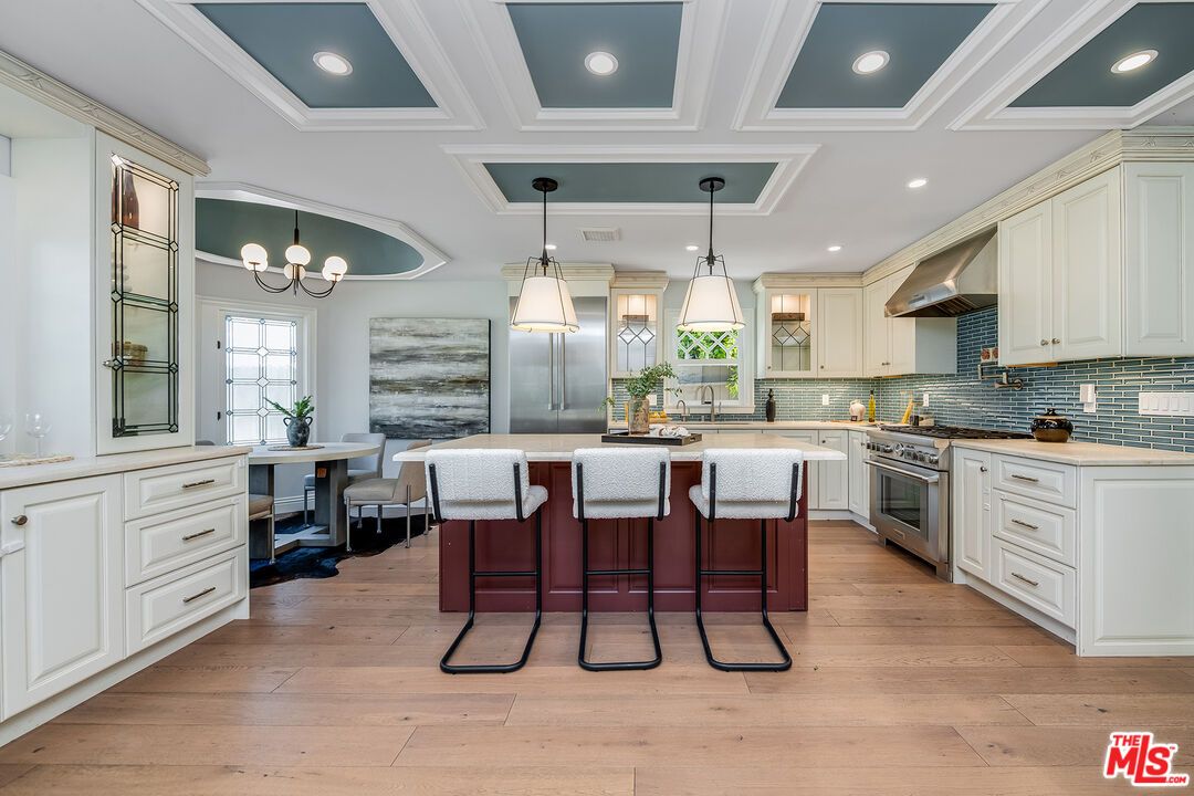 Chandelier, Dining room, Interior, Kitchen, Pendant Lights, Recessed Lighting, Stainless Steel Appliances, Wood Texture Flooring