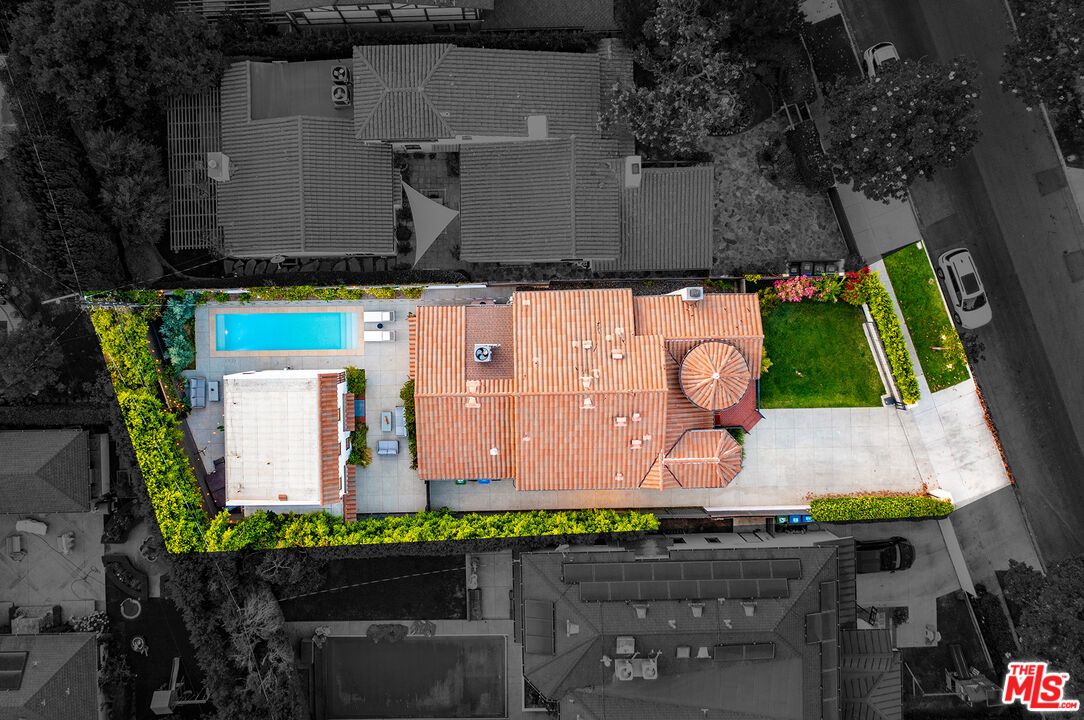 Exterior, Drone