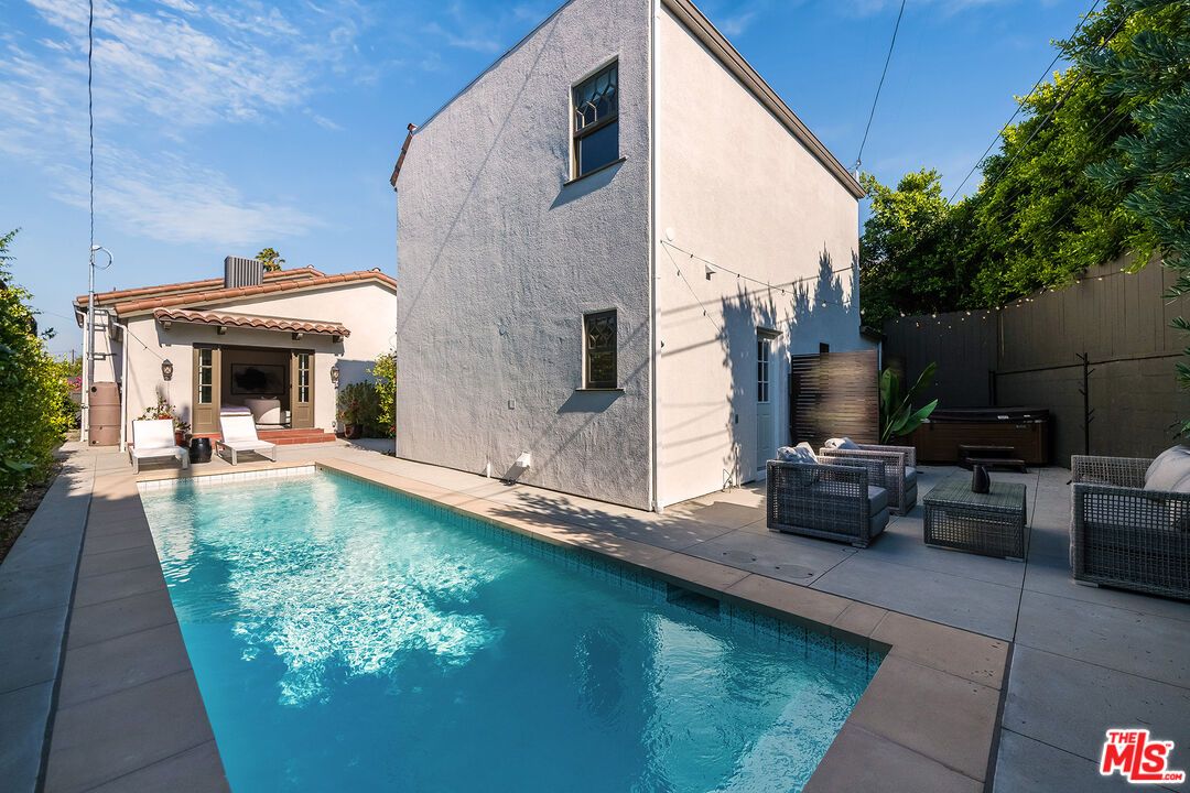 Exterior, Pool