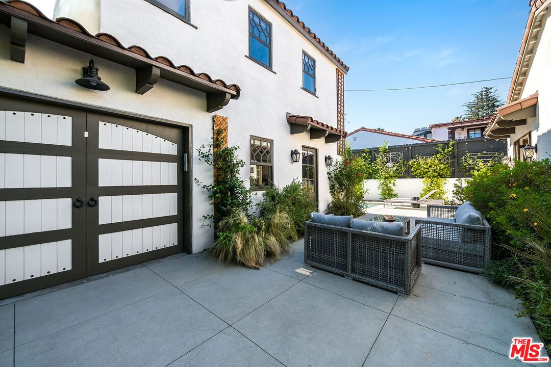 Backyard, Exterior
