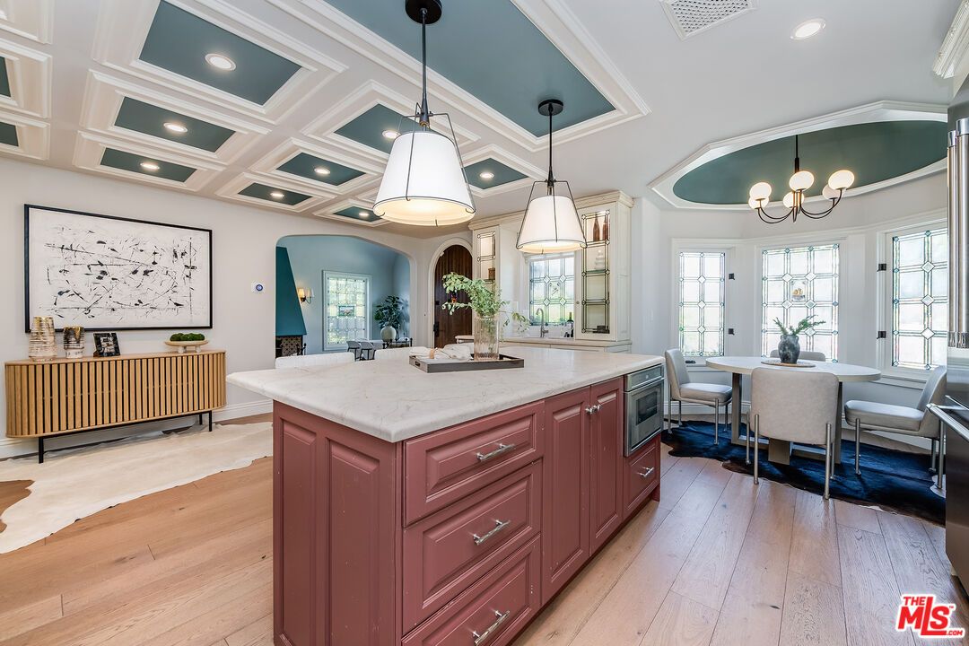 Chandelier, Dining room, Interior, Kitchen, Pendant Lights, Recessed Lighting, Wood Texture Flooring