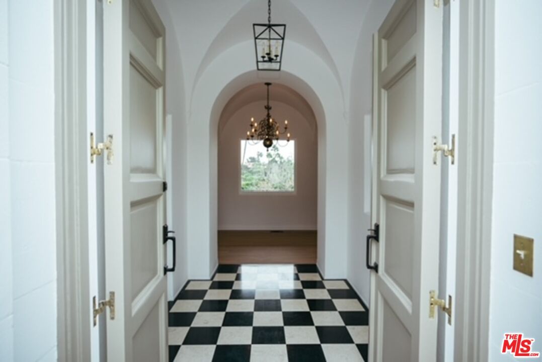 Chandelier, Interior, Pendant Lights
