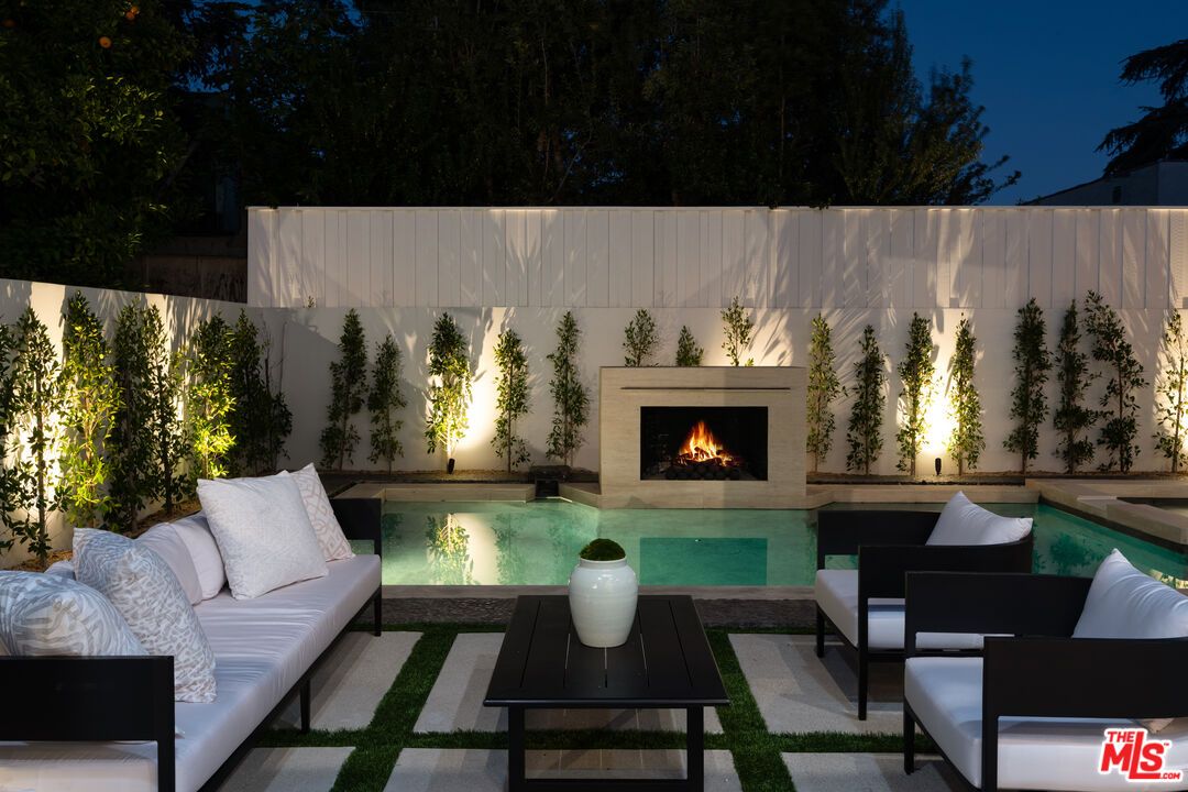 Exterior, Fireplace, Pool