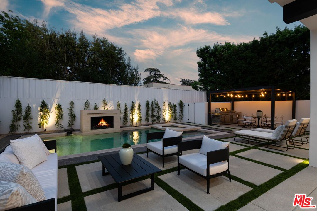 Exterior, Fireplace, Pool