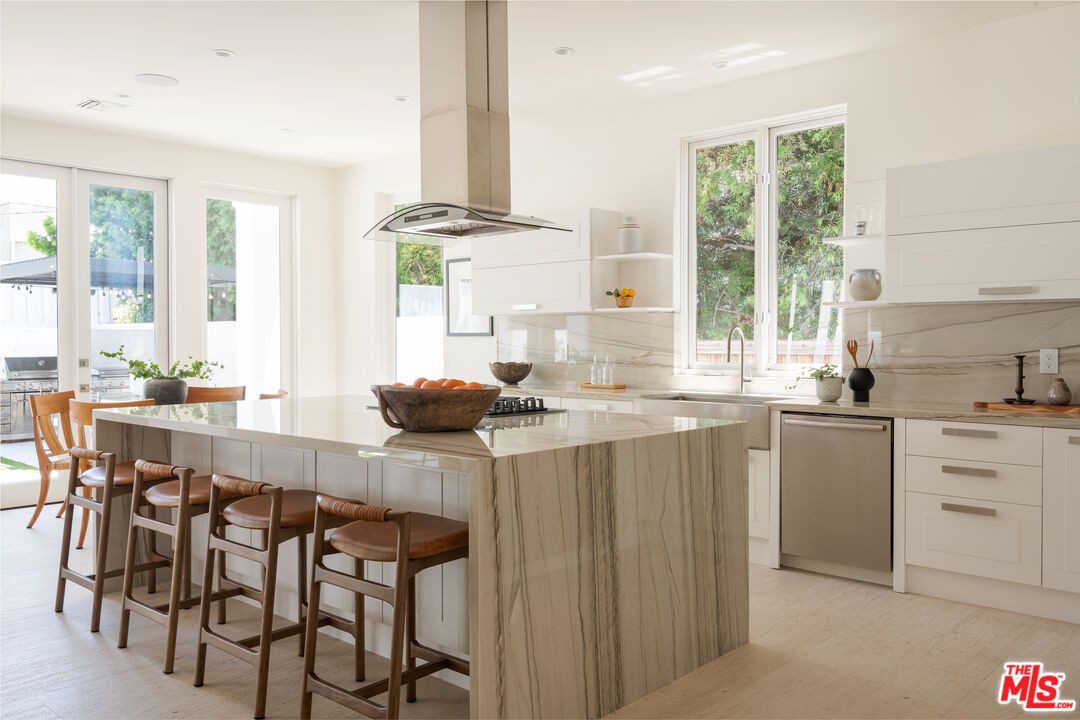 Dining room, Interior, Kitchen, Recessed Lighting, Stainless Steel Appliances