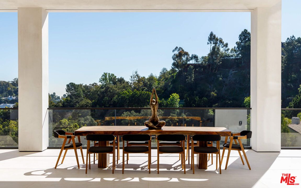 Dining room, Exterior