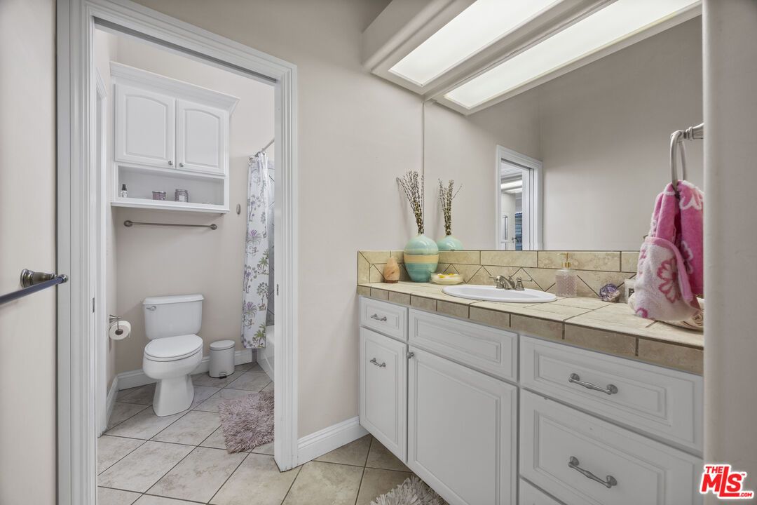 Bathroom, Interior, Tile Countertops