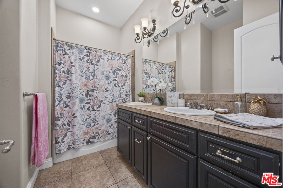 Bathroom, Interior, Recessed Lighting, Tile Countertops