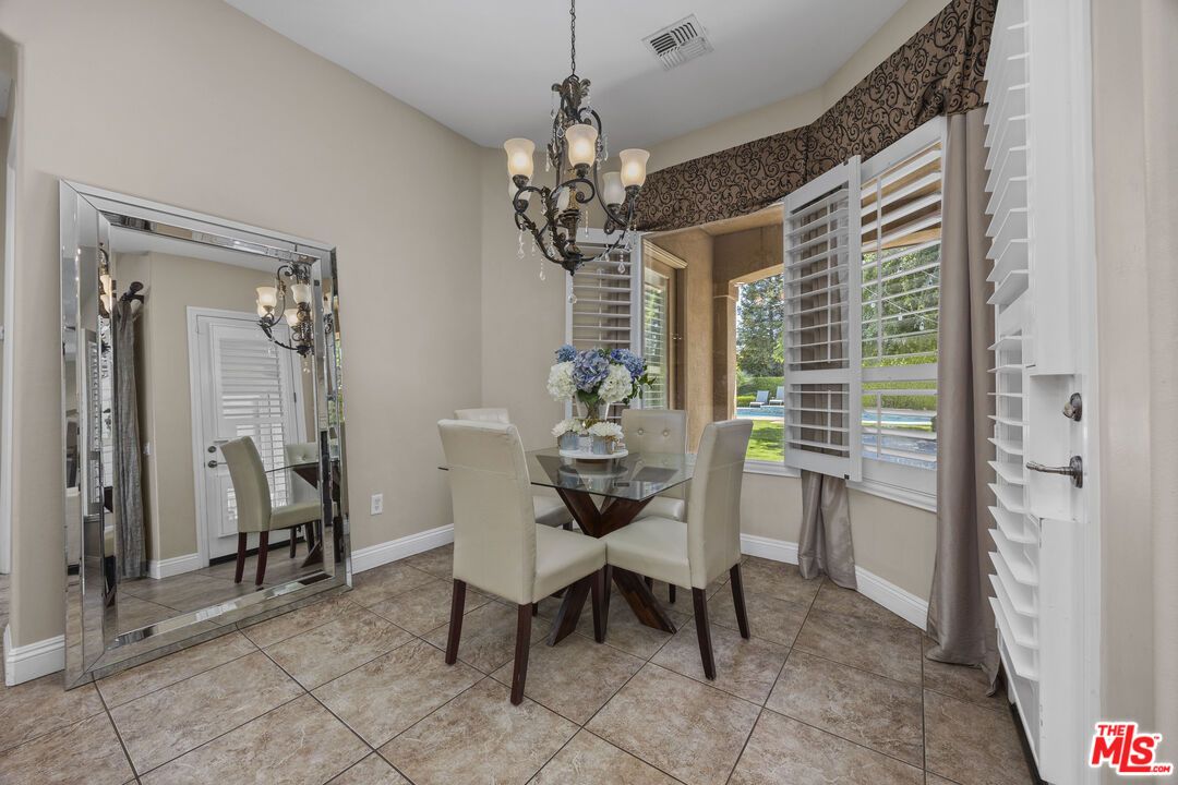 Chandelier, Dining room, Interior