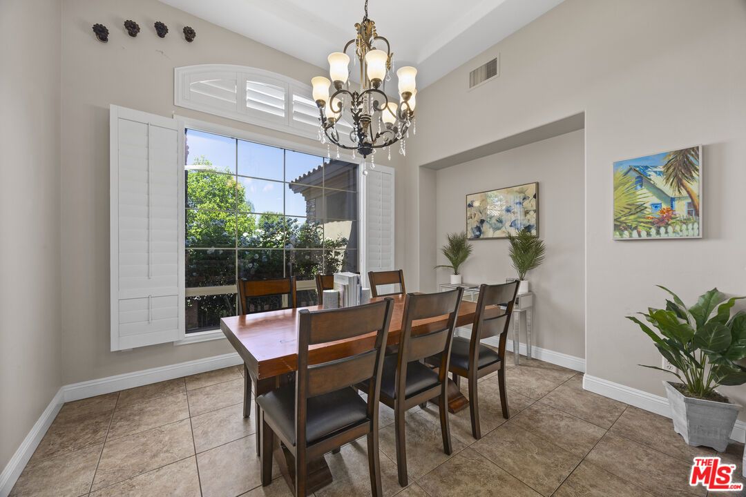 Chandelier, Dining room, Interior