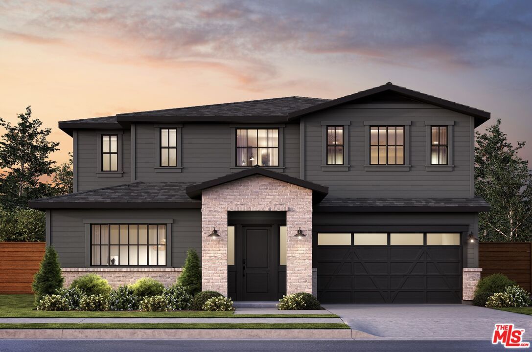 Attached, Exterior, Facade, Modern