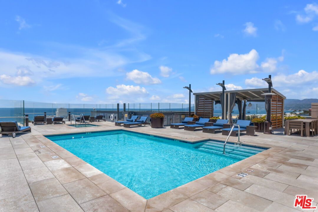 Exterior, Pool, Water