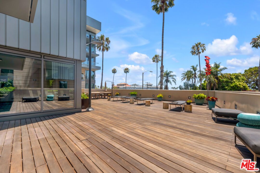 Exterior, Wood Texture Flooring