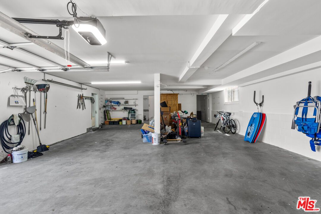 Garage, Interior