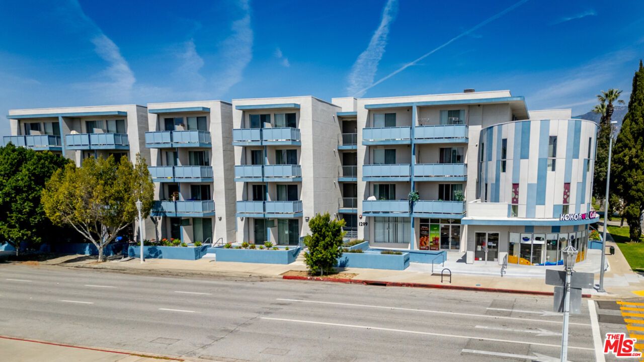 Exterior, Facade, Condo Building