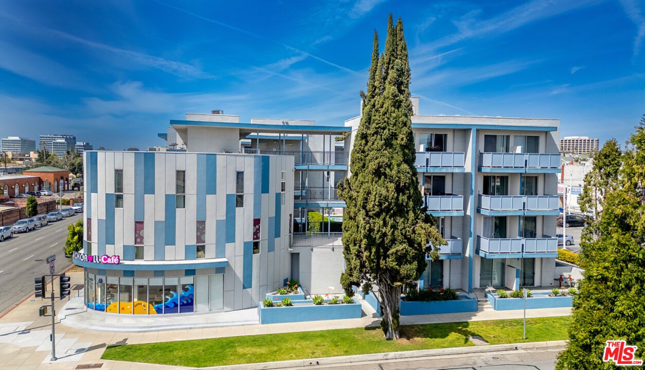 Exterior, Facade, Condo Building