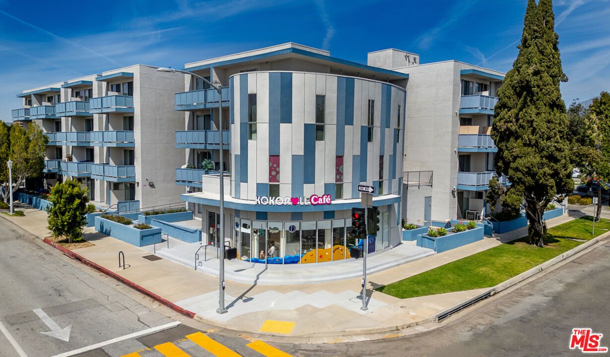 Exterior, Facade, Condo Building