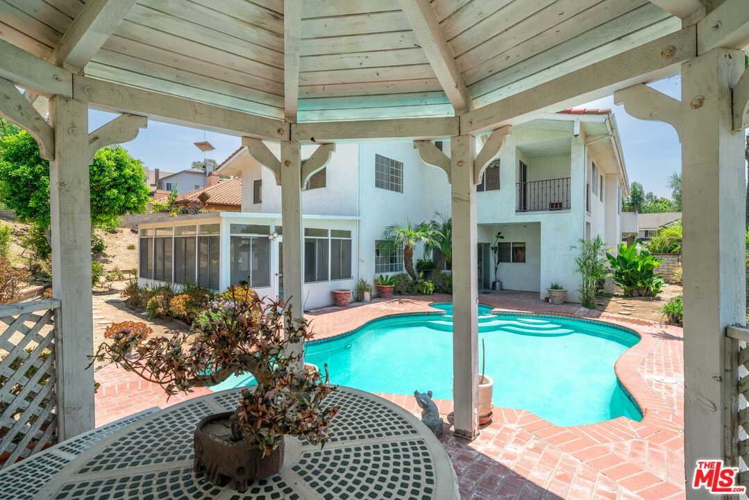 Exterior, Pool