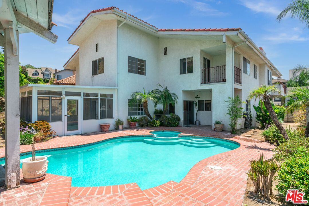 Exterior, Pool