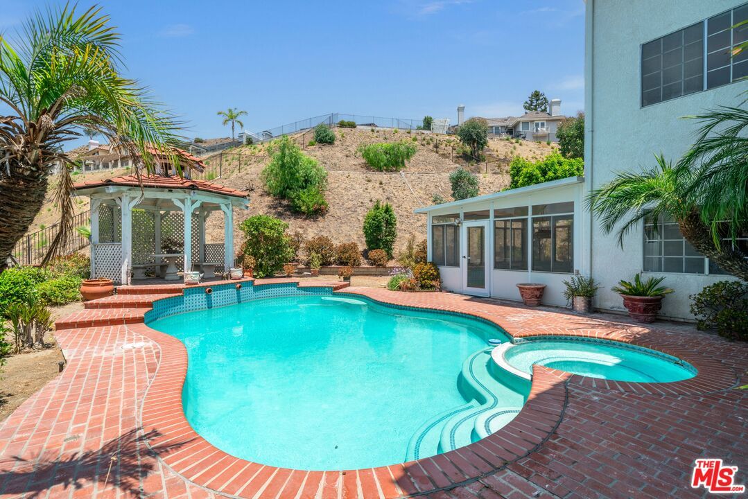 Exterior, Pool