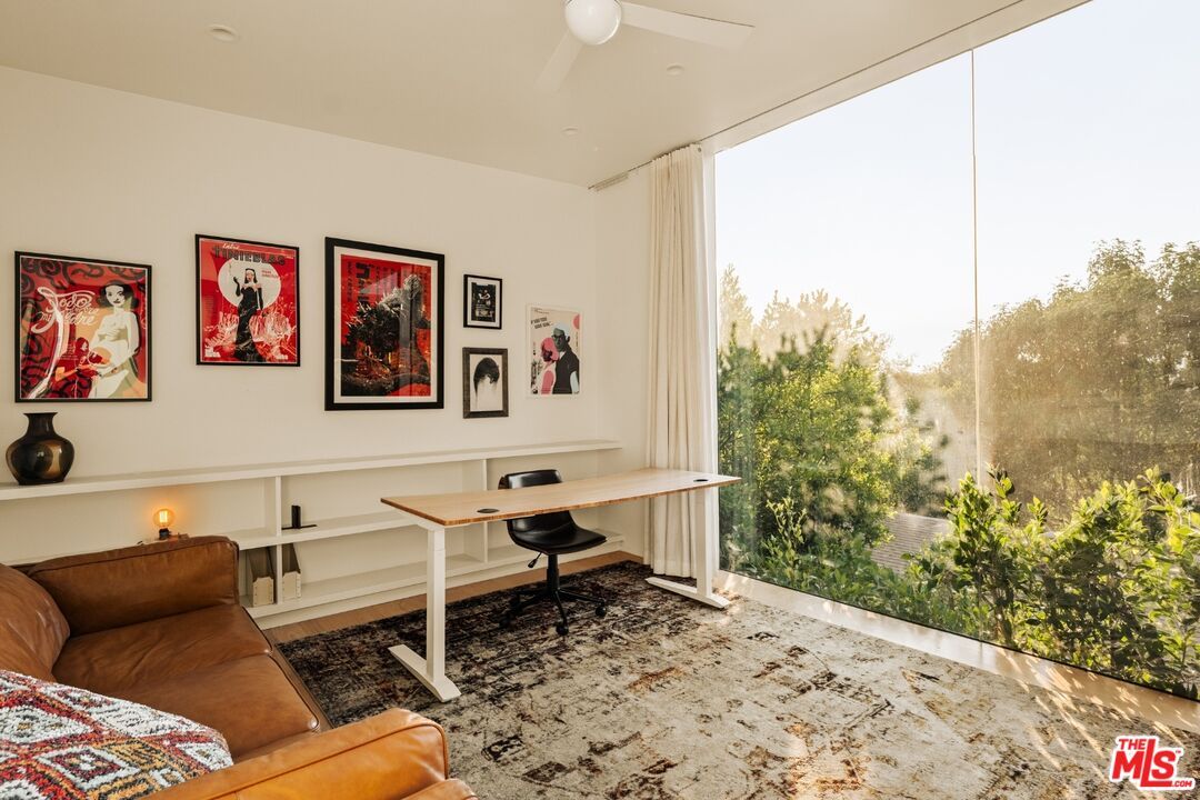 Home Office, Interior