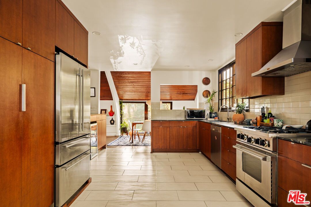 Dining room, Interior, Kitchen, Recessed Lighting, Stainless Steel Appliances