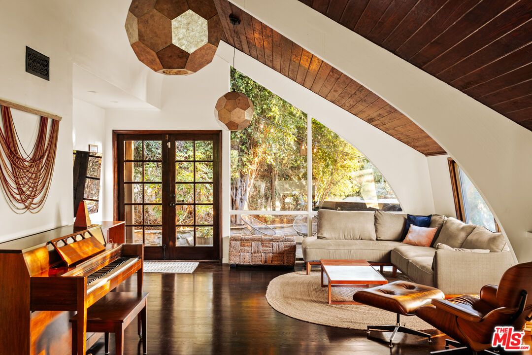 Interior, Living room, Piano, Wooden Ceilings, Wood Texture Flooring