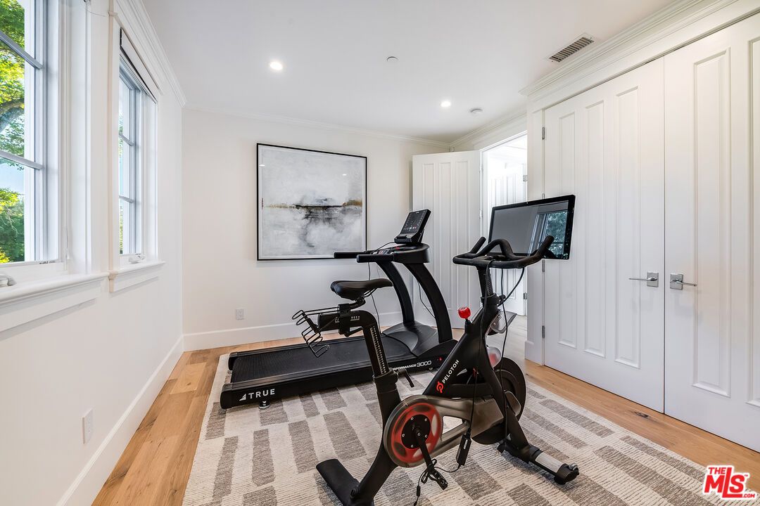 Fitness Equipment, Interior, Recessed Lighting, Wood Texture Flooring